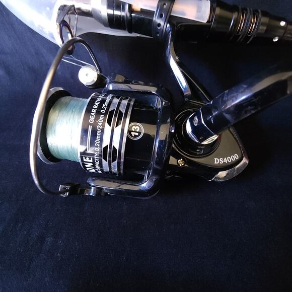 Portable Dark Spider DS4000 Telescopic Fishing Rod Pole Reel Set w/ Accessories - Picture 3 of 16